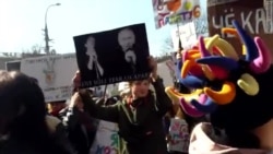 Монстрация в кольце ОМОНа Монстрация в кольце ОМОНа