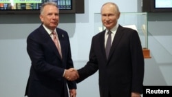 Posebni američki izaslanik Steve Witkoff s ruskim predsjednikom Vladimirom Putinom u Sankt Peterburgu, 11. 4. 2025.