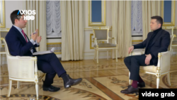 Президент України Володимир Зеленський під час розмови, яку дивилися глядачі HBO