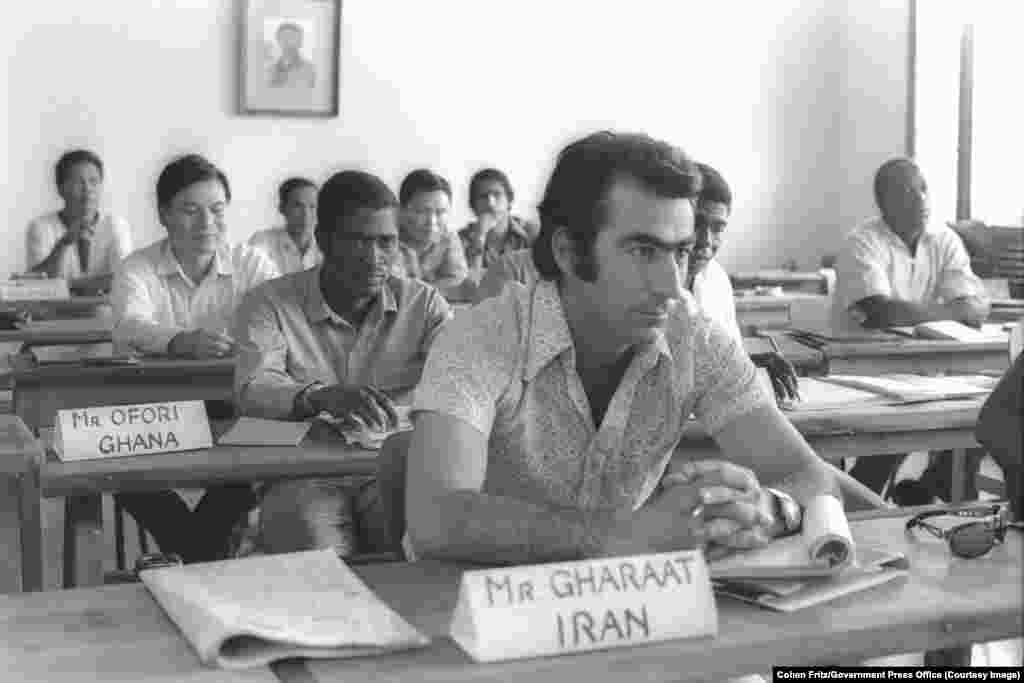 Выходцы с Ближнего Востока и Африки слушают лекцию о сельском хозяйстве в колледже Бейт Берл к северу от Тель-Авива, 1971 год