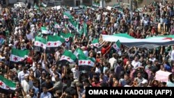 7 вересня тисячі цивільних у провінції вийшли на вулиці із протестом проти очікуваних ударів