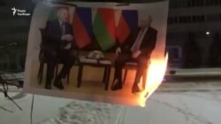 У Білорусі спалили зображення Путіна і Лукашенка У Білорусі спалили зображення Путіна і Лукашенка