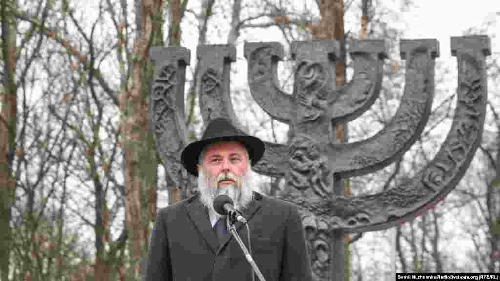 Головний рабин Києва Йонатан Маркович під час вшанування пам'яті жертв Голокосту