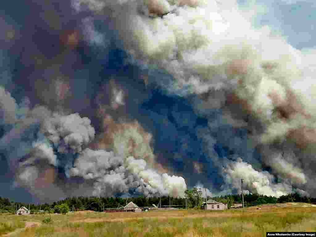 Пожежа йде на село. Вогонь наближається до дачного кооперативу «Вовче», 7 липня