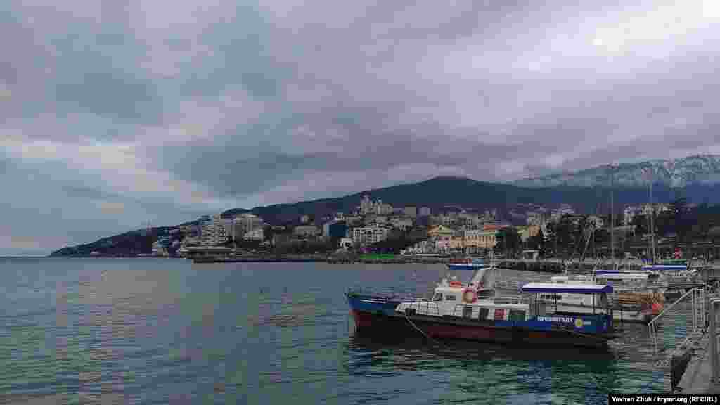 «Парковка» прогулочных катеров и яхт