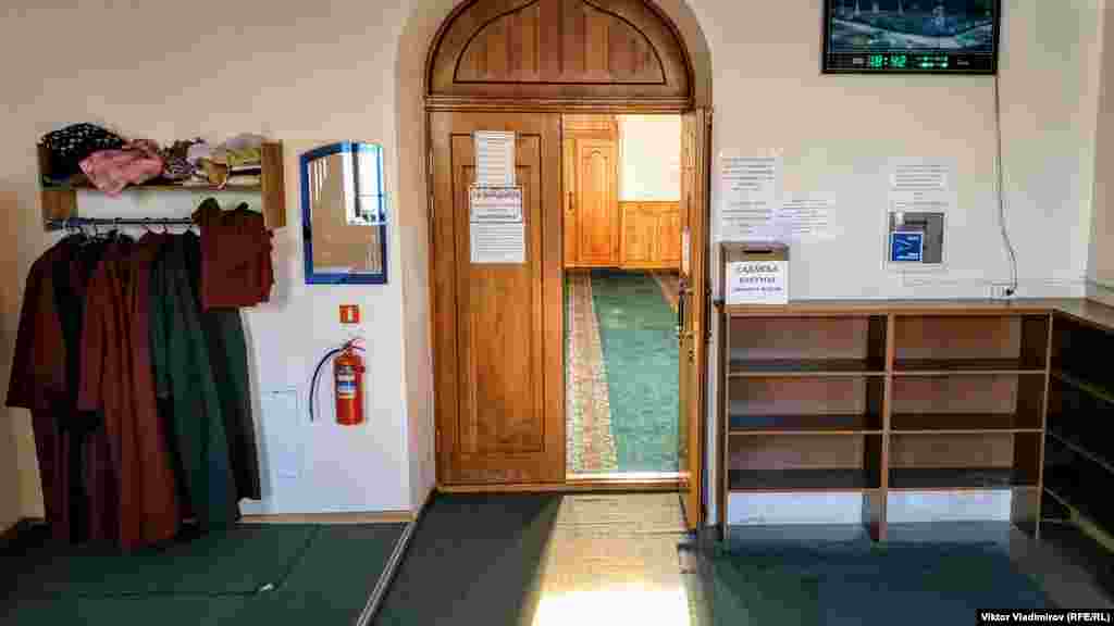 Здание мечети вернули мусульманской религиозной общине «Мустафа-Джами» в июле 2001 года по решению Бахчисарайского городского совета