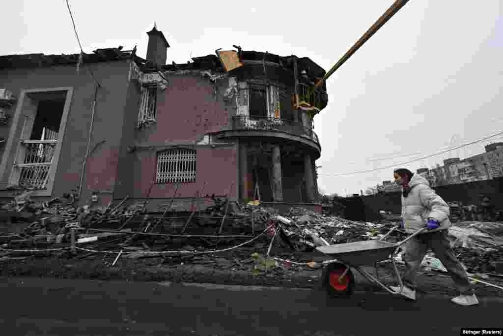 Пошкоджений внаслідок російської атаки «Шахедами» будинок у Запоріжжі