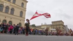 Дірндлі та лендерхозени: у Мюнхені провели святковий парад з нагоди «Октоберфесту» (відео) Дірндлі та лендерхозени: у Мюнхені провели святковий парад з нагоди «Октоберфесту» (відео)