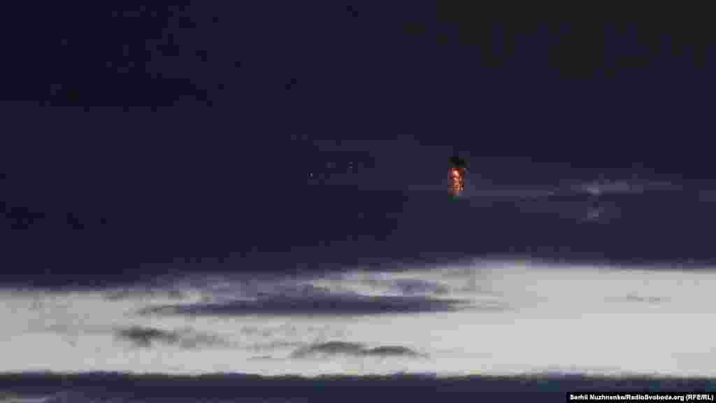 Сліди в небі від збитого дрона