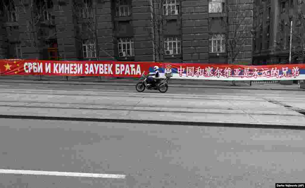 A banner in central Belgrade on April 18 saying: “Serbs And Chinese, Brothers Forever.”   Ognjen Zoric, a Serbian journalist with RFE/RL’s Balkan Service, says there is genuine goodwill toward China among the Serbian public, especially after the 1999 NATO bombing of Yugoslavia that China opposed, but signs like these may be aimed at getting the EU’s attention. Serbia has been a candidate for EU accession since 2011.