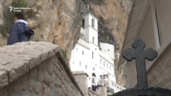 Ostrog: Pričešće istom kašikom na skupu Srpske pravoslavne crkve Ostrog: Pričešće istom kašikom na skupu Srpske pravoslavne crkve