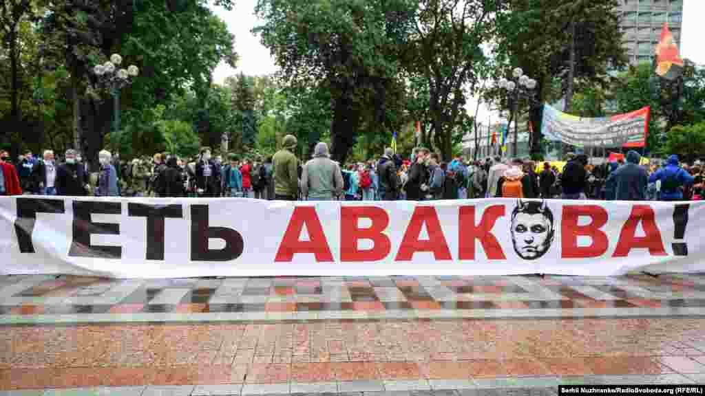 Під час акції за відставку Авакова під Верховною Радою, Київ, 5 червня 2020 року ПЕРЕГЛЯНЬТЕ ФОТОРЕПОРТАЖ: Акції за відставку Авакова під Верховною Радою та Кабміном