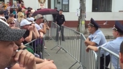 Торговцы с рынка в Симферополе: «Это беззаконие!» (видео) Торговцы с рынка в Симферополе: «Это беззаконие!» (видео)