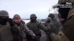 Конфлікт між поліцією й учасниками блокади на Донеччині (відео) Конфлікт між поліцією й учасниками блокади на Донеччині (відео)