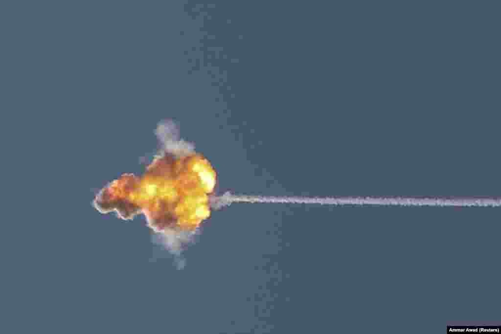 Ізраїльська протиракетна система «Залізний купол» перехоплює ракету, запущену зі Смуги Гази у напрямку до Ізраїлю, вигляд із Ашкелона, 19 травня 2021 року