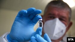 Iz Bosne i Hercegovine do sada su upućene porudžbine putem dva mehanizma za vakcine protiv korona virusa.