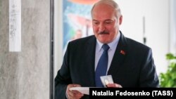 Лукашенко вранці 9 серпня проголосував на виборах у Мінську і після цього поспілкувався з журналістами