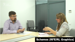 Ольга Лук’янцева розповідає, що знайомі порадили звернутися до Костянтина Бойка, який представився адвокатом і похизувався зв'язками в правоохоронних органах