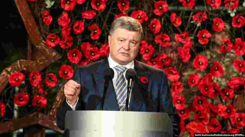 «У них цю війну виграв Сталін. У нас цю війну виграв народ... Ми кажемо: «Ніколи знову». Вони кажуть: «Можем повторить». І це не пуста риторика, а реальне брязкання зброєю, в тому числі і залякування країн Заходу ядерним ударом», – сказав президент