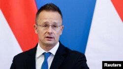 У відеозверненні на своїй фейсбук-сторінці Петер Сійярто звинуватив дипломатів у шпигунстві