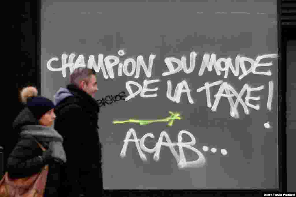  У низці місць сталися сутички з поліцією