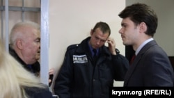 Экс-депутат севастопольского горсовета Владимир Галичий (л) и прокурор Олег Данилин (п)