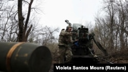 Українські артилеристи ведуть вогонь на Покровському напрямку, фото ілюстративне