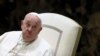Папата Франциск го нарече „срамен“ планот на Трамп за депортирање имигранти