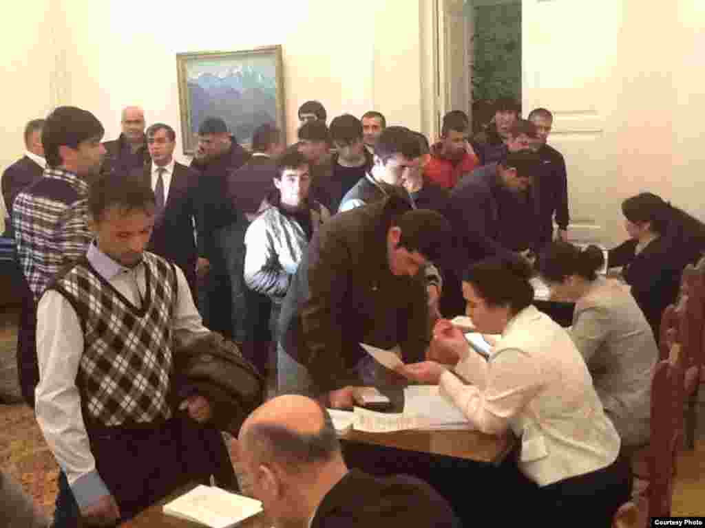 Тоҷикони муқими Русия ва муҳоҷирони корӣ  дар ҳавзаи интихоботии дар сафорати Тоҷикистон буда овоз медиҳанд.