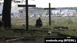 У Куропатах замінили сто хрестів