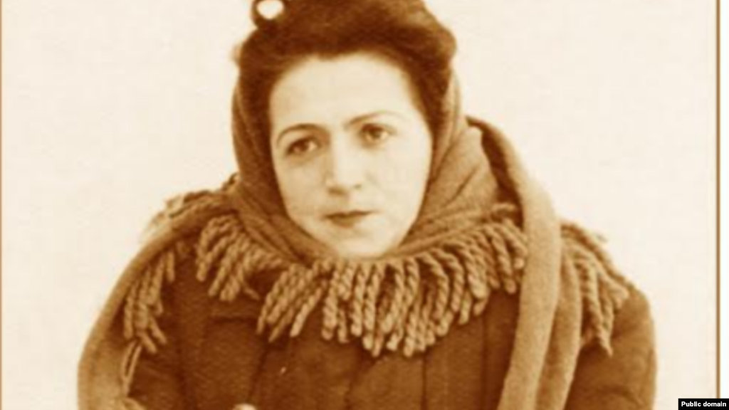 В 1943 году, когда полуостров был оккупирован нацистами, труппа Крымскотатарского театра была угнана в Румынию. Вернуться на родину артистам не удалось – в мае 1944-го крымскотатарский народ был депортирован. Сабрие оказалась в Таджикистане. На фото – Сабрие в заключении. Она была приговорена к 7 годам лагерей за то, что находилась на оккупированной врагом территории