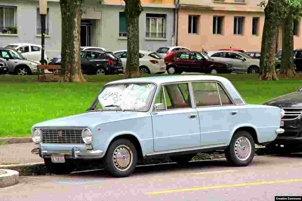 Итальянский Fiat 124 назвали Европейским автомобилем года в 1966 году. Но слава автомобиля будет навсегда ассоциироваться со «сделкой века» после того, как Fiat подпишет контракт с СССР о создании крупнейшего в России автозавода.