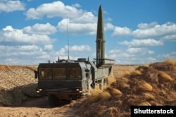 Російська ракета «Іскандер» на вогневій позиції