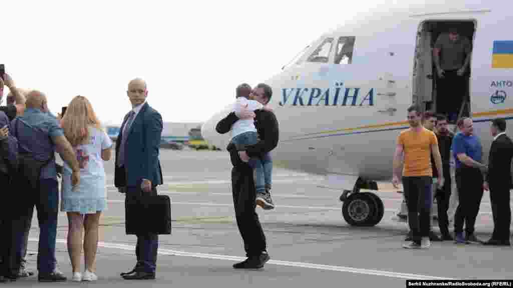 Він дочекався тата. Денис Гриценко – командир 1-го дивізіону кораблів охорони рейду морського командування.