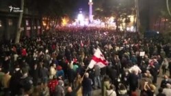 Тисячі людей у Тбілісі вимагали звільнити Саакашвілі – відео Тисячі людей у Тбілісі вимагали звільнити Саакашвілі – відео
