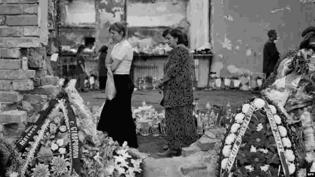 Школа №1, Беслан, Северная Осетия. Сентябрь 2004. Джеймс Хилл  