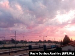 Закат над дж-станцией в Ясноватой