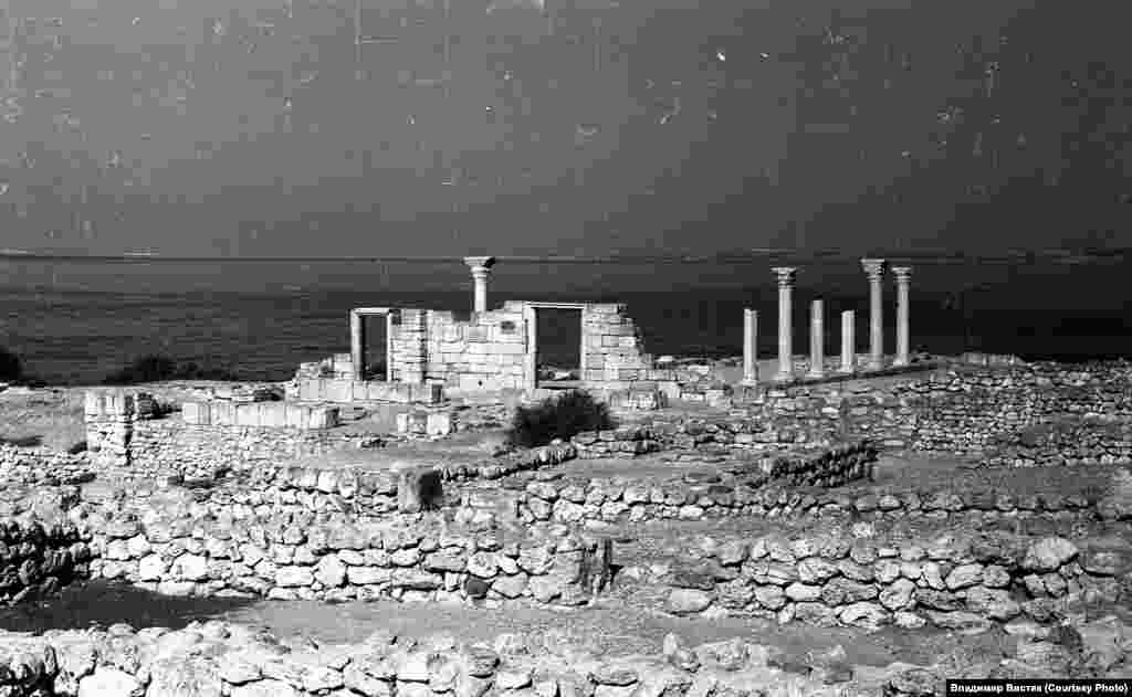 Через століття після заснування Херсонес стає могутнім містом і ділить території північно-західного Криму з іншим грецьким царством – Боспорським. Місто було прикладом поліса-фортеці з сільськогосподарськими угіддями – хорами. За словами істориків, площа міста з сільгоспугіддями досягала розмірів забудови житлових районів сучасного Севастополя