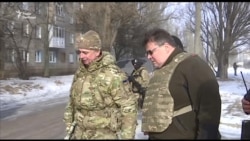 Литовський міністр «став очевидцем порушень Мінських угод із боку сепаратистів» в Авдіївці (відео) Литовський міністр «став очевидцем порушень Мінських угод із боку сепаратистів» в Авдіївці (відео)