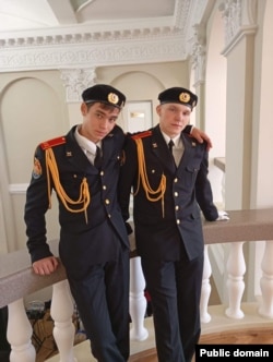 Артем Кочубеєв (ліворуч)