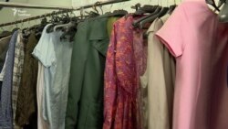 Де одягнутися нужденному в Києві. Перший банк одягу (відео) Де одягнутися нужденному в Києві. Перший банк одягу (відео)