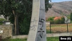 U mostarskom naselju Baćevići na spomeniku civilnim žrtvama Drugog svjetskog rata 8. septembra, osvanuli su fašistički grafiti.