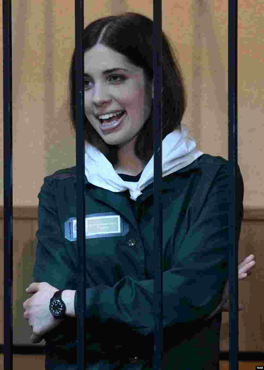 В психологической характеристике Толоконниковой написано, в частности, что она "нечувствительна к критике и упрекам"