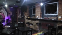 Бійка між футбольними фанами у Харкові – розтрощений бар (відео)