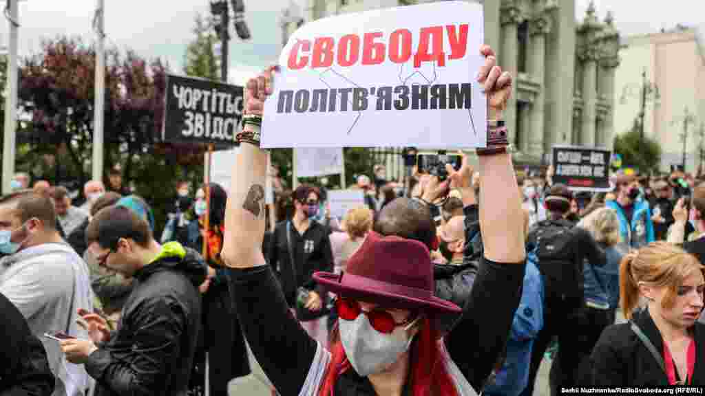 23 лютого Приморський районний суд Одеси оголосив вирок Стерненку у справі за обвинуваченням у викраденні в 2015 році людини – Сергія Щербича. Стерненка позбавили волі на сім років і три місяці та визнали винним за усіма статтями. Це – незаконне зберігання зброї, викрадення людини (звільнили від покарання через строки давності), напад з метою заволодіння чужим майном. Аналогічний вирок отримав і Демчук