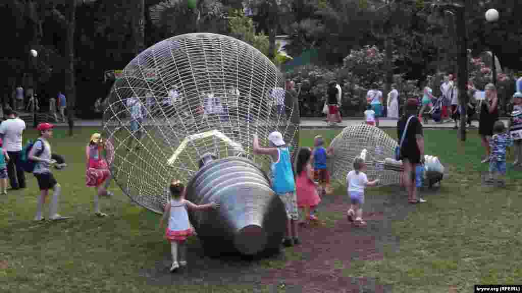 В Ялте открыли световую инсталляцию, получившую в народе название «памятник блэкауту», 6 июля 2016 года