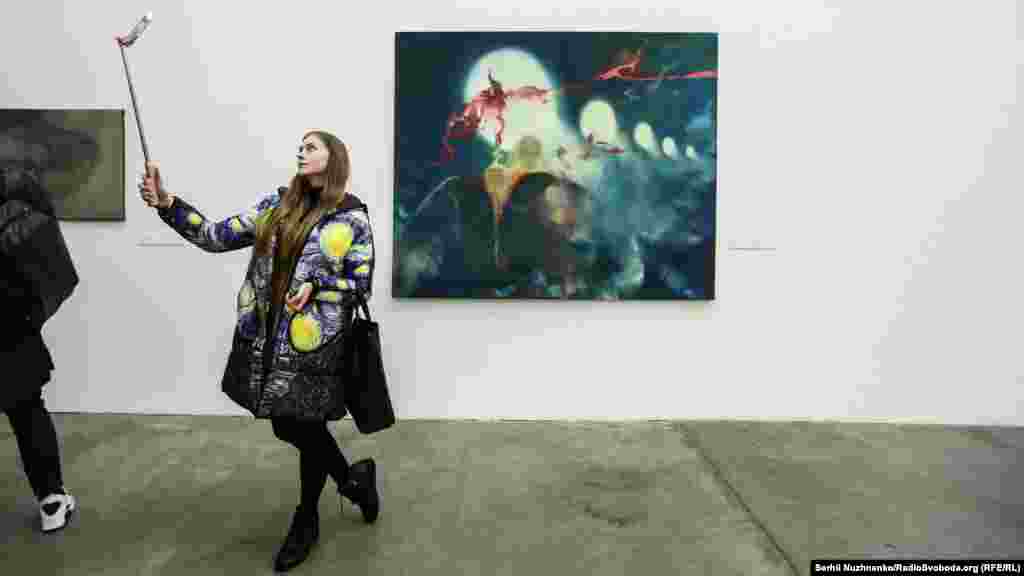 «Русалка», 2003. Олександр Гнилицький. Маргарита, мистецтвознавець: «Автор на цій роботі хотів передати цей димок, швидше за все, досить реалістично. Плюс гама кольорів – у класичній манері – привертає увагу як професіоналів, так і звичайних людей»