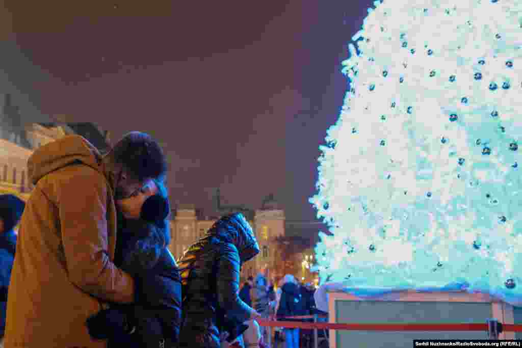 Кияни та гості підтримували святковий дух   