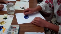 Творчі секрети відомої майстрині петриківського розпису Творчі секрети відомої майстрині петриківського розпису