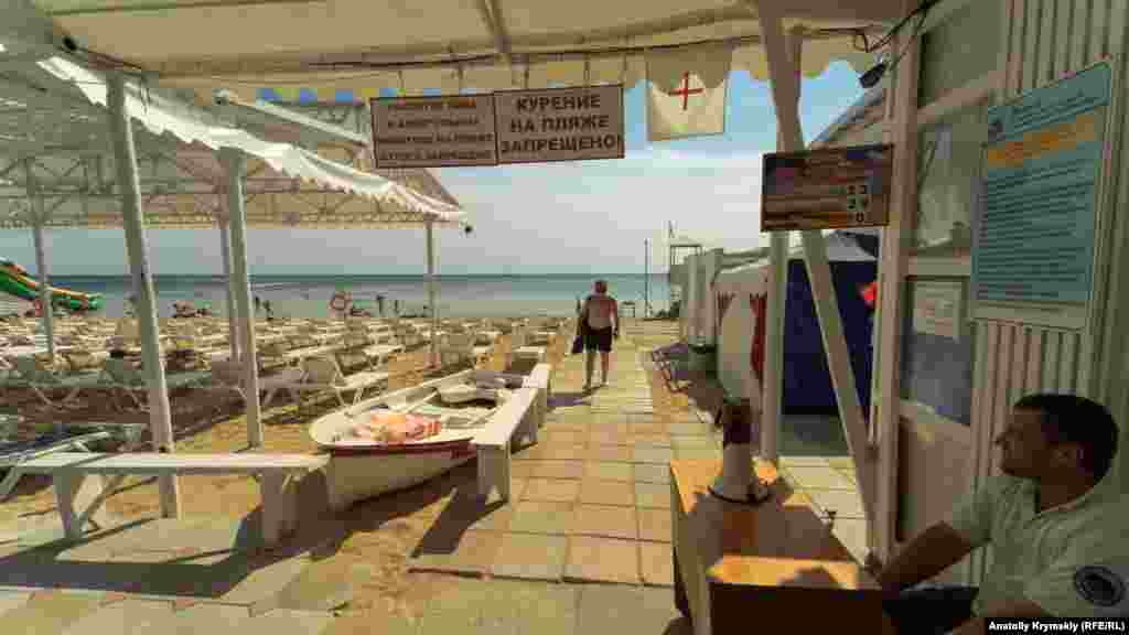 На пляже санатория «Орен-Крым» их чуть больше